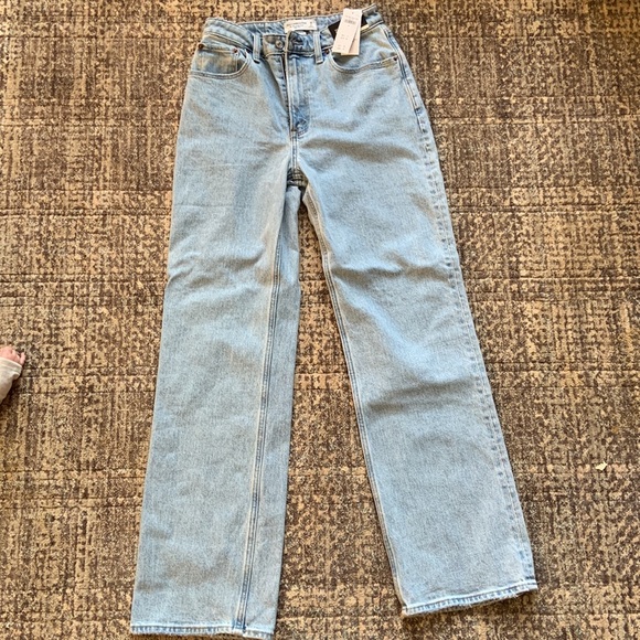 Abercrombie women’s high rise 90s relaxed jean size 26 - Picture 2 of 4